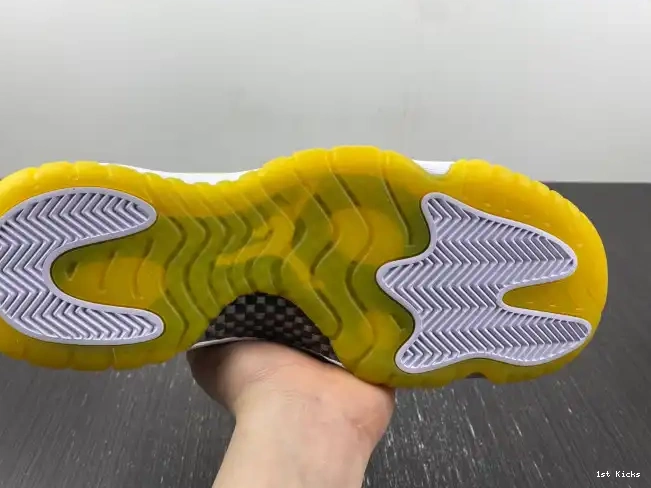 1st Kicks Shoes Snakeskin Air Jordan Low Yellow WMNS AH7860-107 11 0518